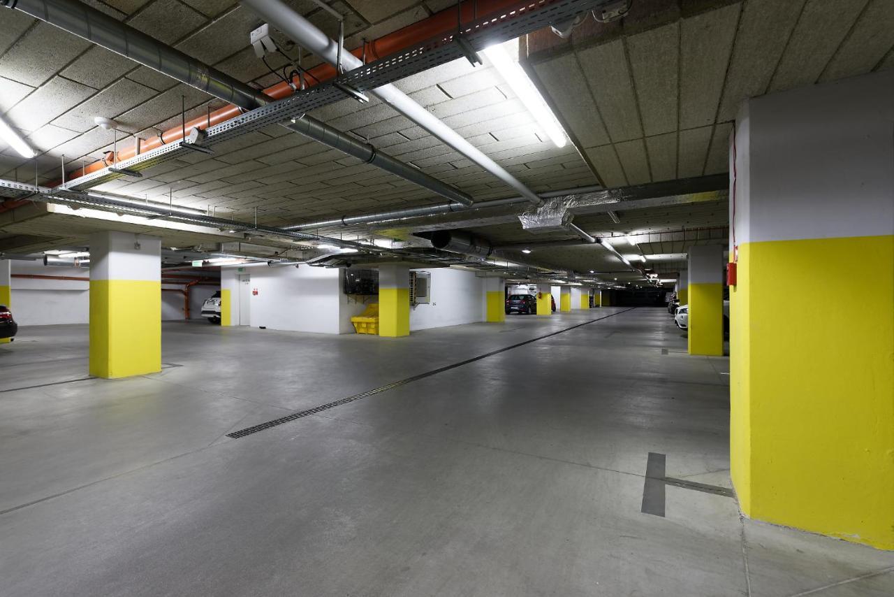 Art Apartament Parking By Impero Познань Экстерьер фото