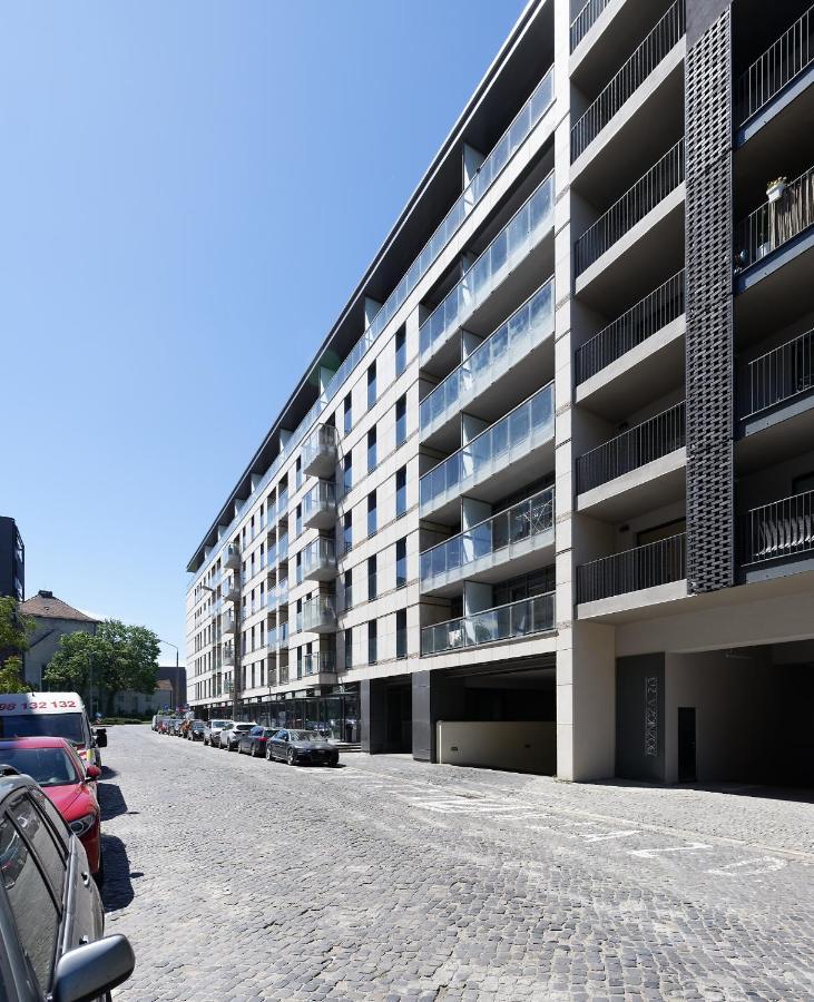 Art Apartament Parking By Impero Познань Экстерьер фото